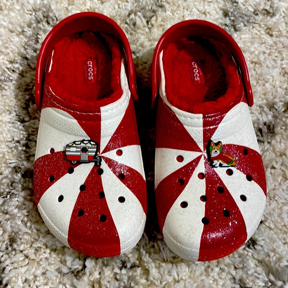 Peppermint Swirl Crocs w/ Holiday Jibbitz 🎄Youth 3